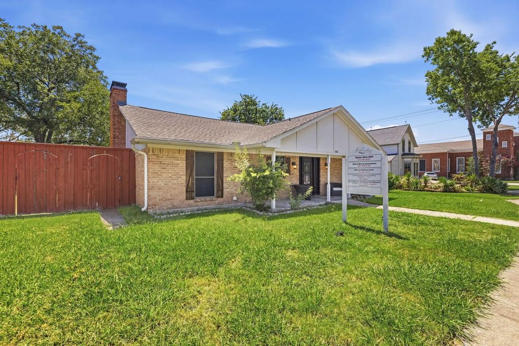 302 N Jackson Avenue, Wylie