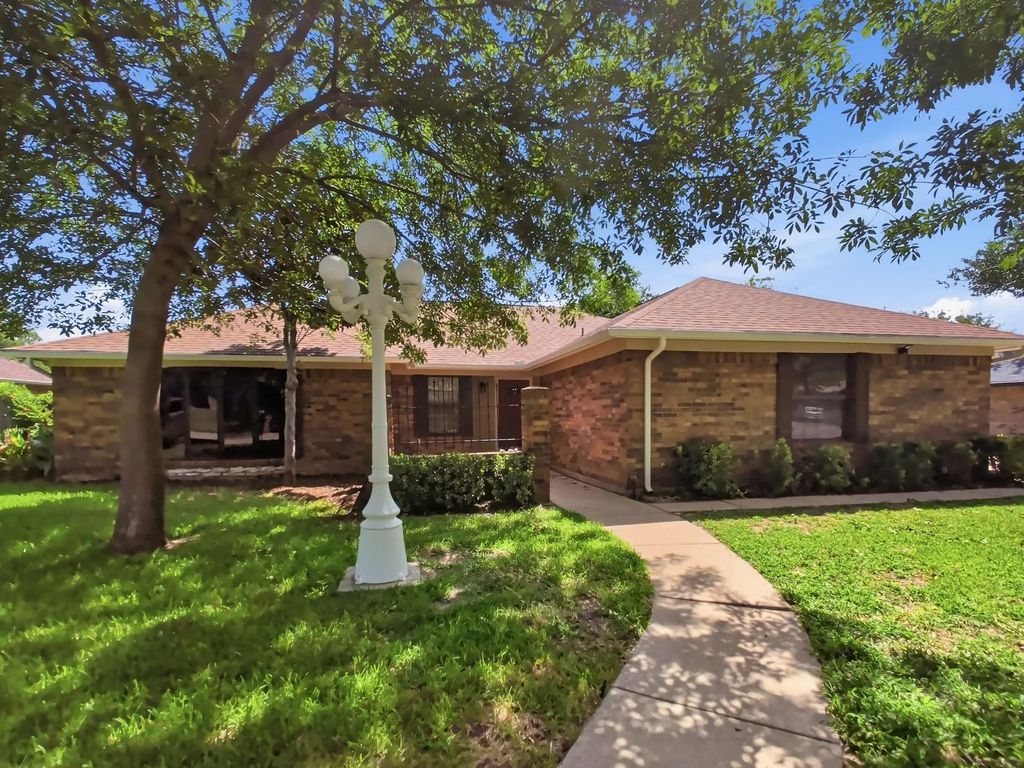 812 Ridgeview Drive, Burleson