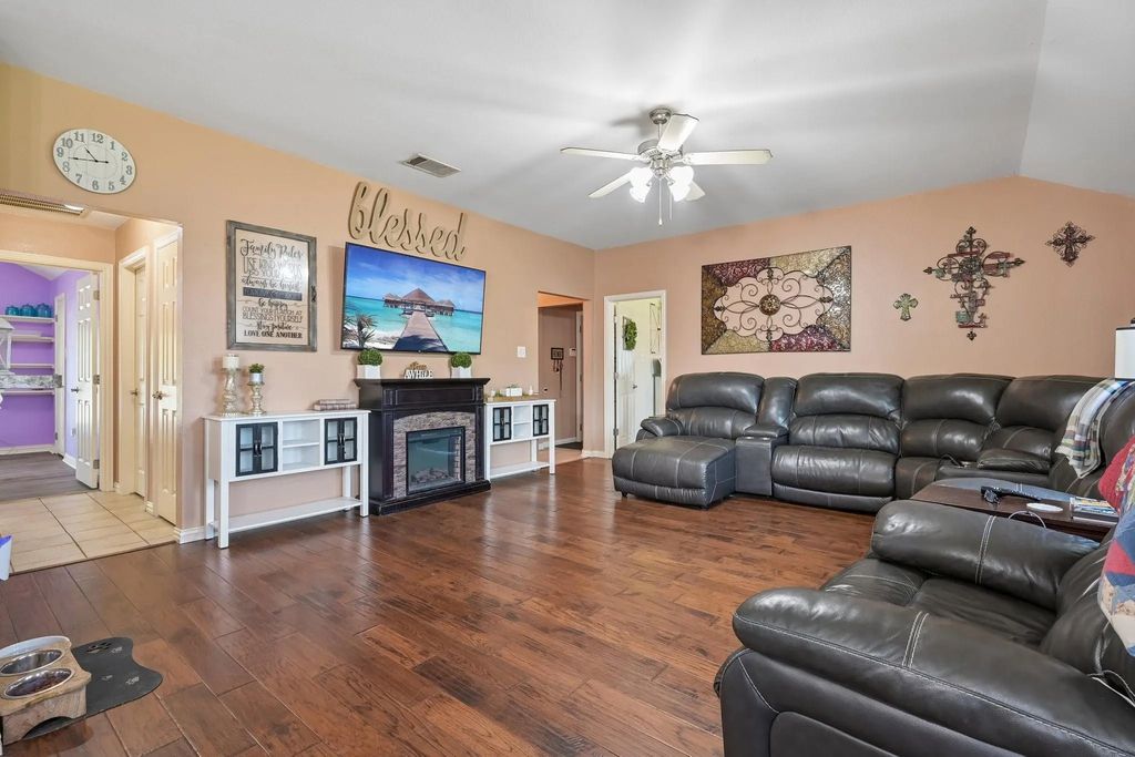 216 Meadow Lark Lane, Anna