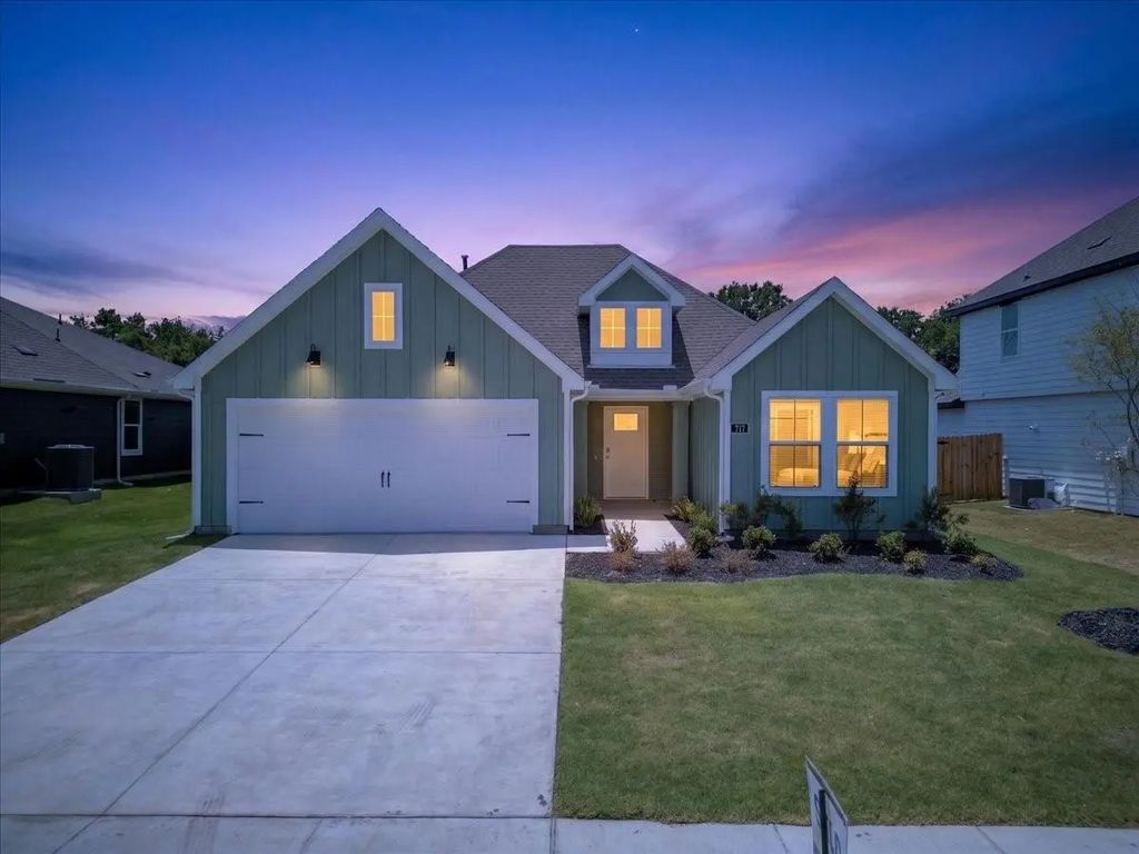 717 Sweet Pea, Pilot Point