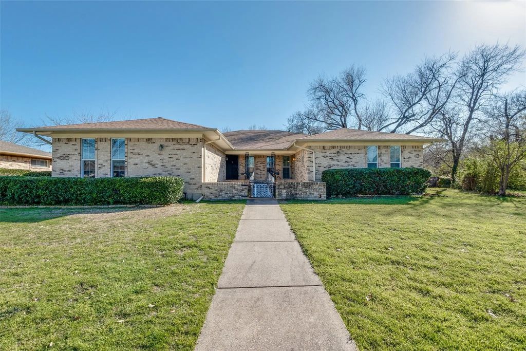 8229 Lullwater Drive, Dallas