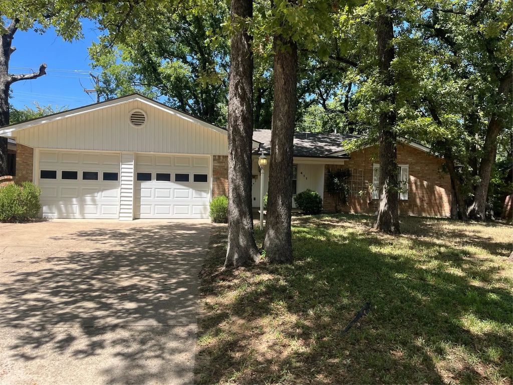 411 Baylor Drive, Arlington