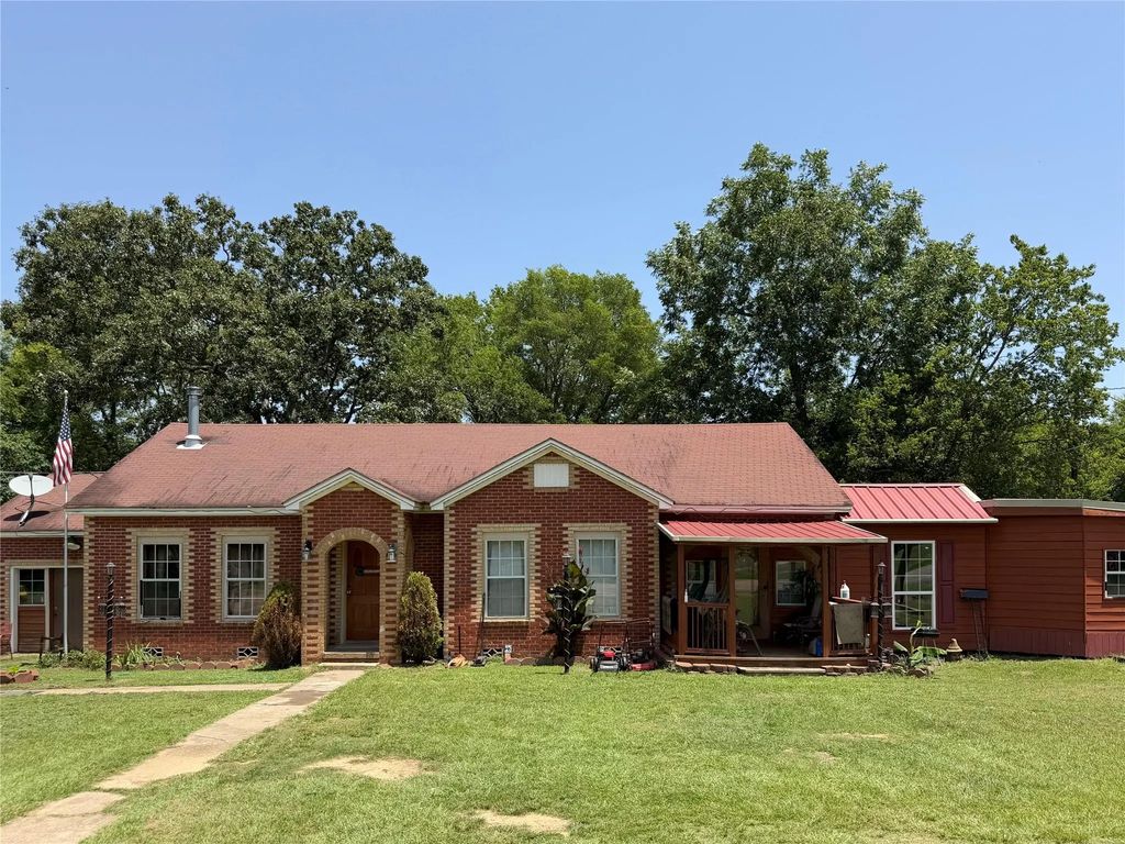 140 S Main Street, Avinger