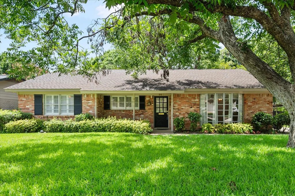 604 Waggoner Drive, Arlington
