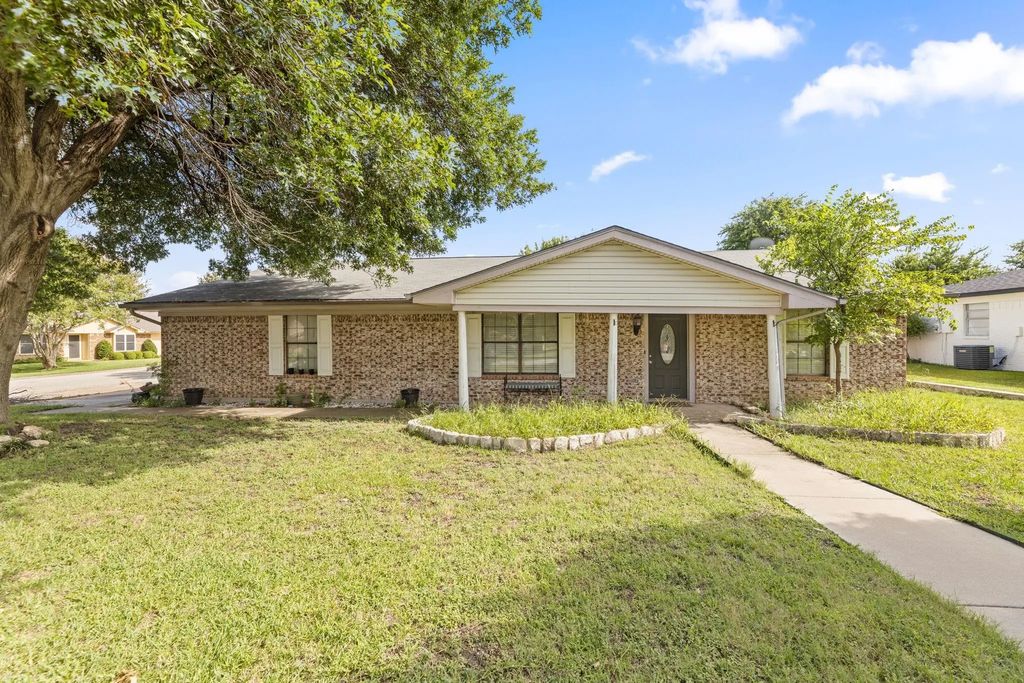 304 Childers Avenue, Benbrook