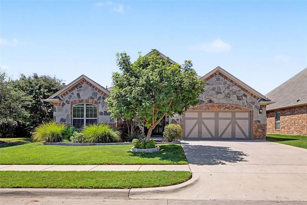 636 Yucca Court, Aledo