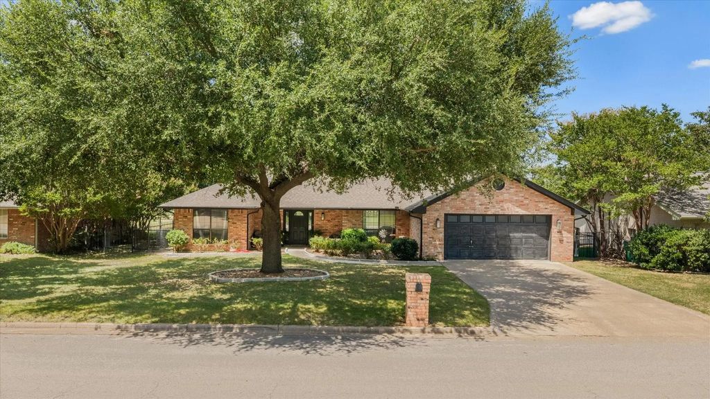 1003 Prairie Wind Boulevard, Stephenville