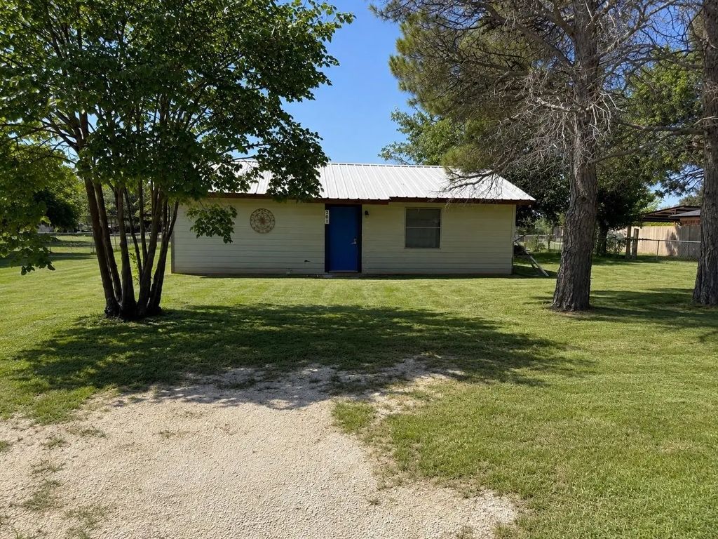 201 Sandy Lane, Clyde