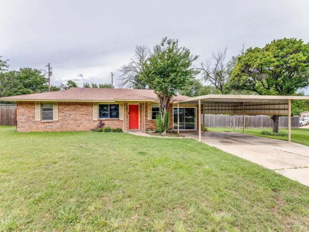 325 Walnut Avenue, Azle