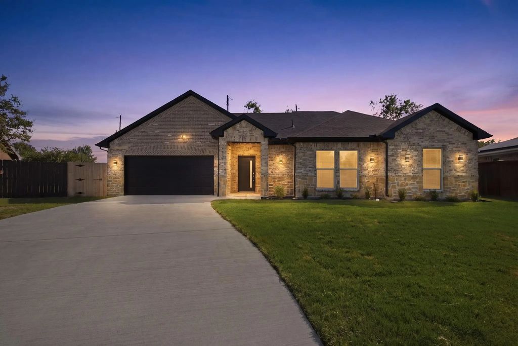 1038 Barton Avenue, Glenn Heights