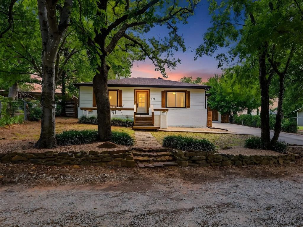 627 Francks Circle, Shady Shores