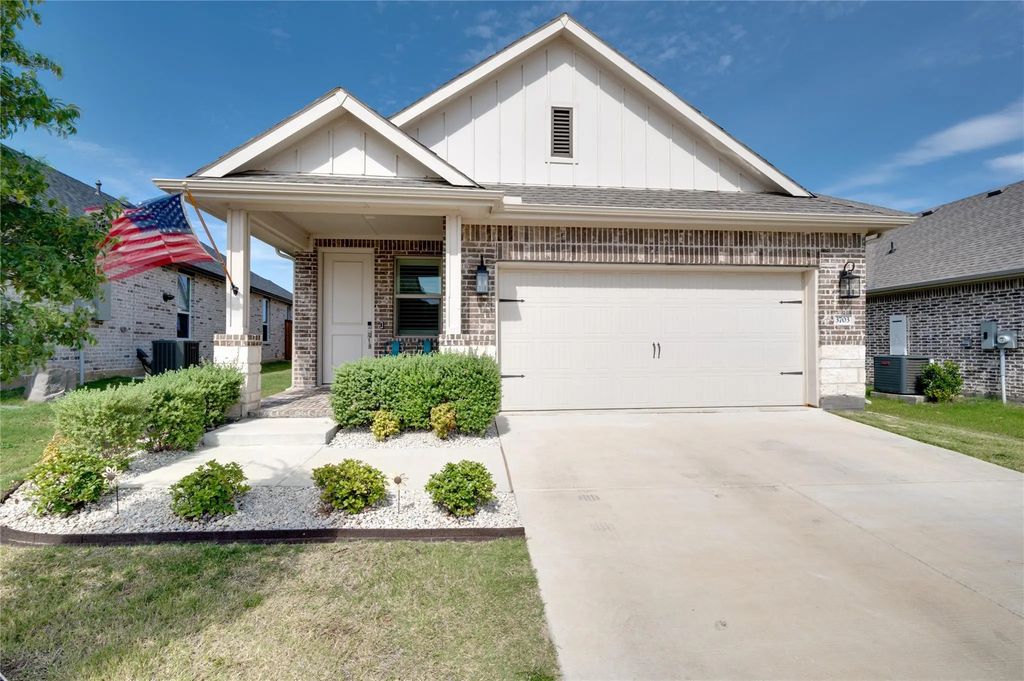 3703 Cloverleaf Lane, Sherman