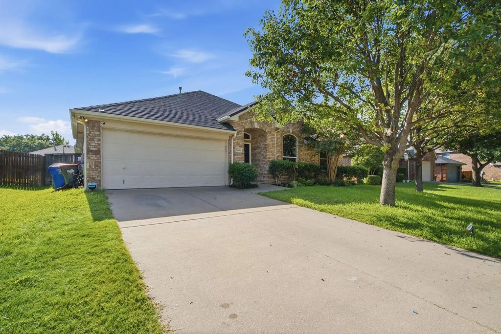 2606 Dogwood Trail, Mansfield