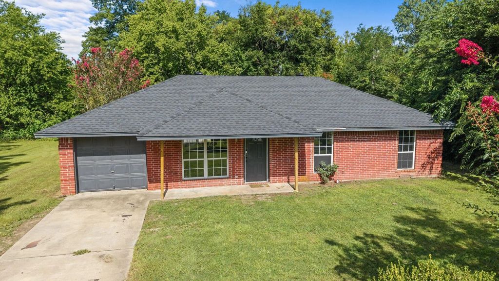 235 Hickory Street, Blossom
