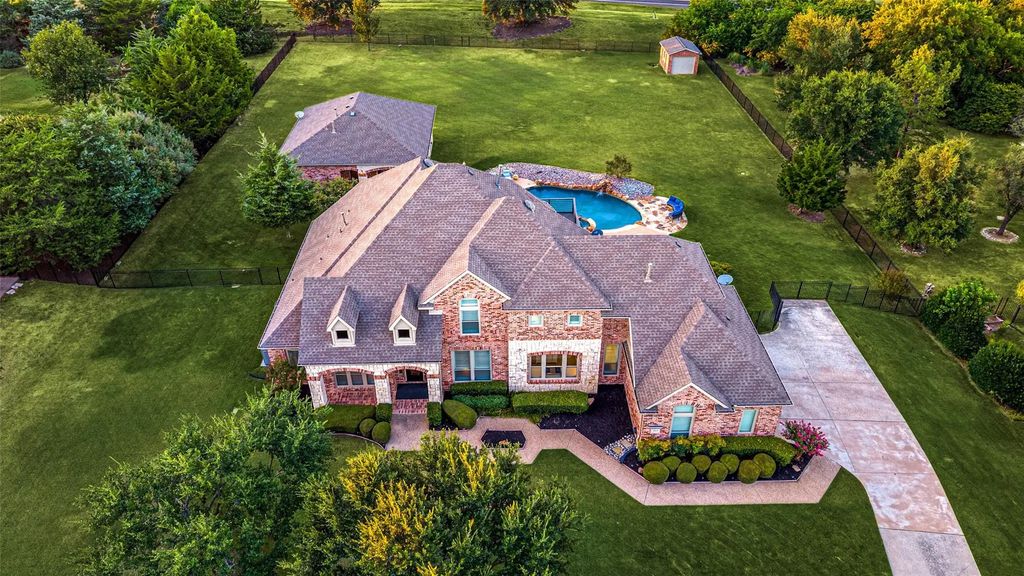 2821 Winding Creek Road, Prosper