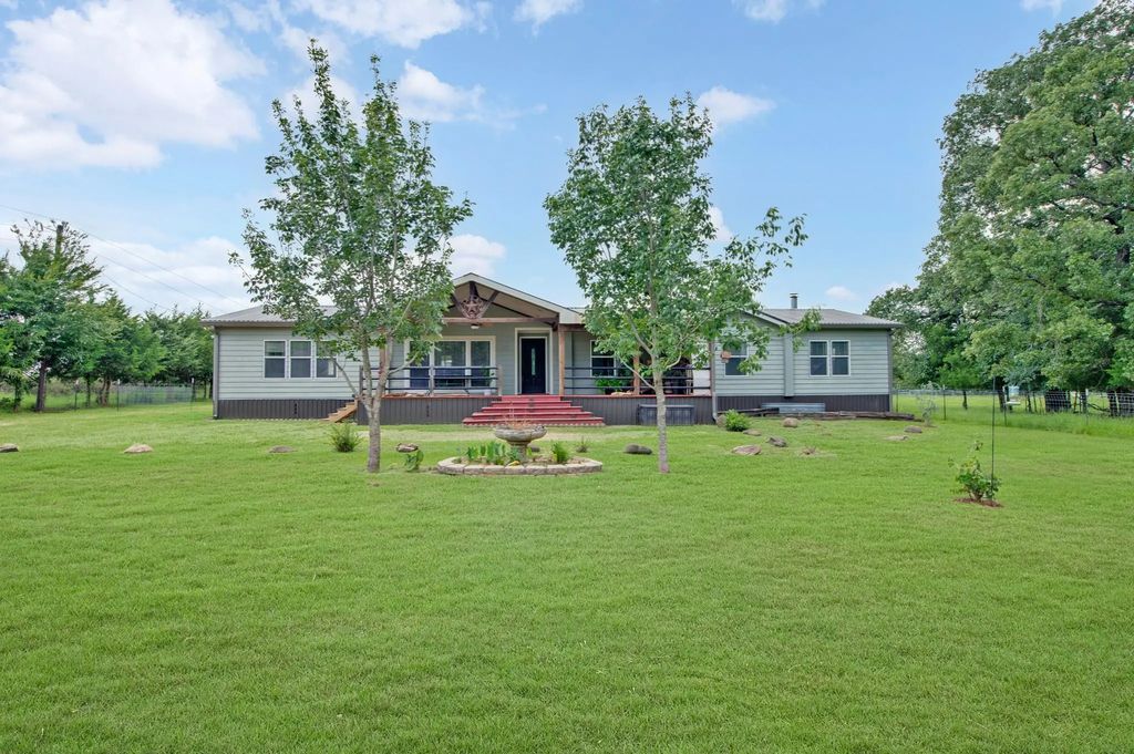 923 County Road 2415, Honey Grove