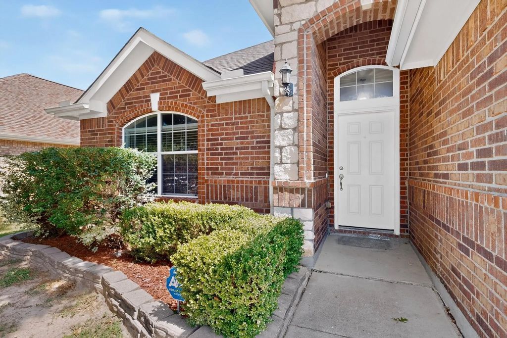 1320 Clearwater Drive, Grand Prairie