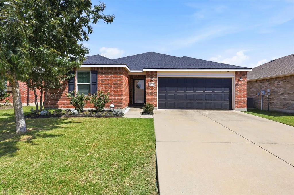 5925 Mountain Bluff Drive, Fort Worth