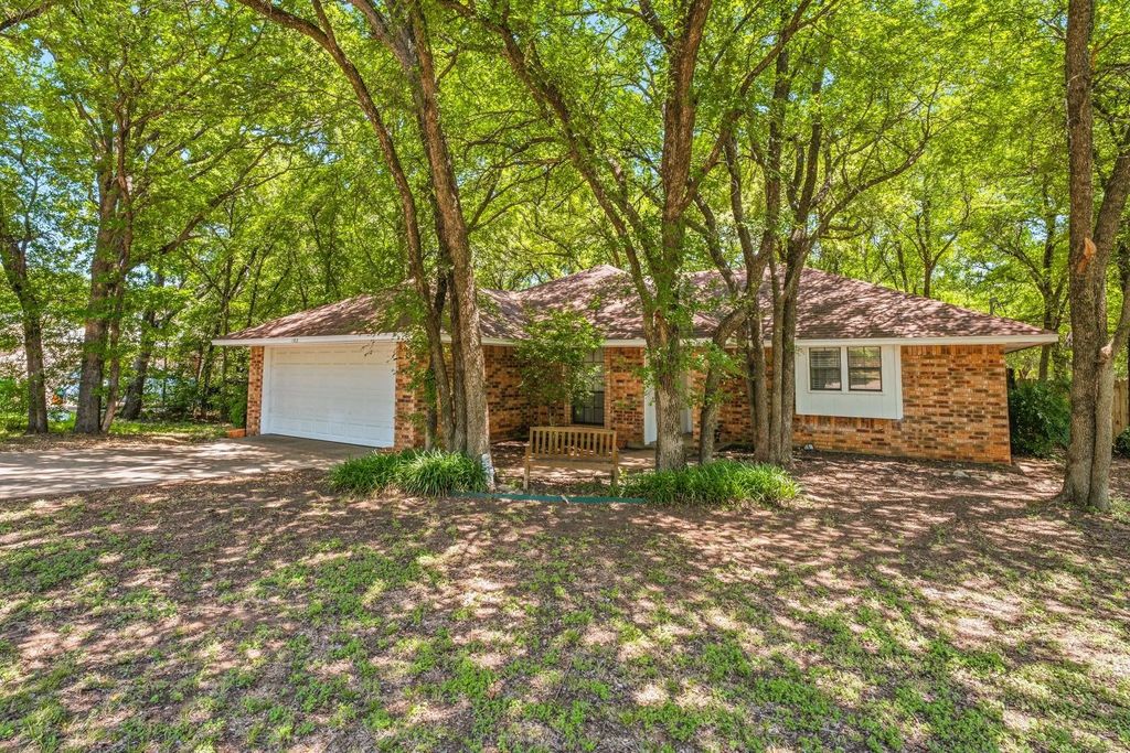 1303 Spanish Flower Drive, Granbury