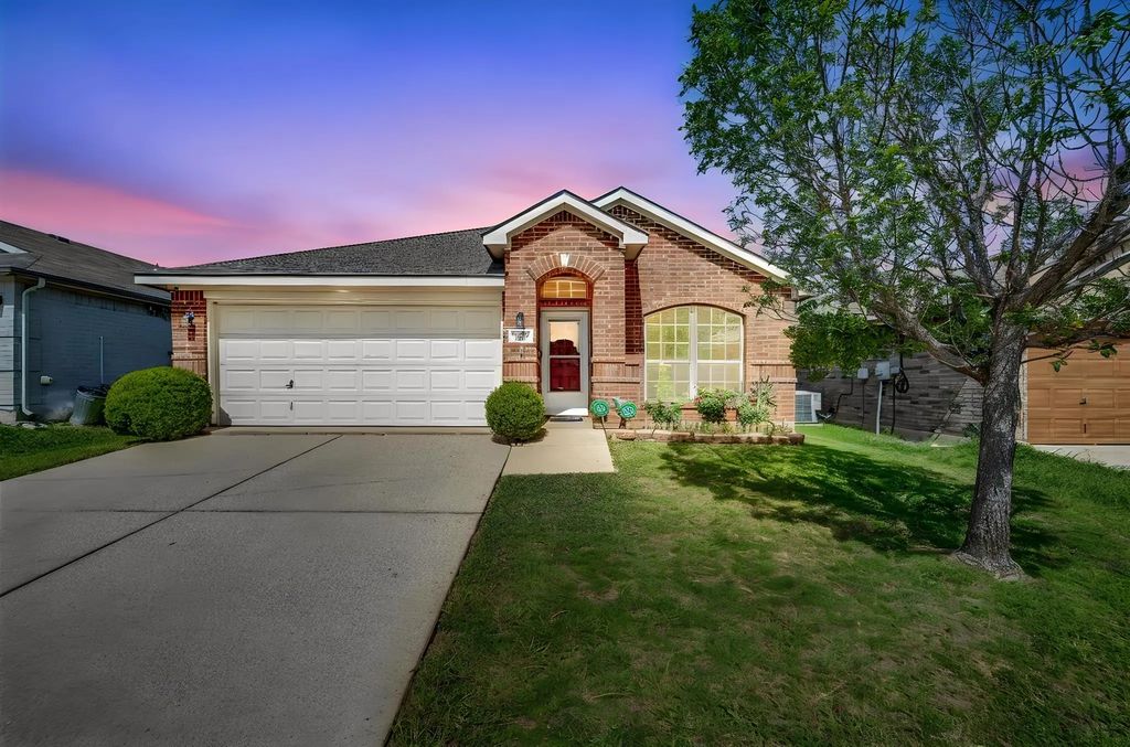 5205 Mirror Lake Drive, Haltom City