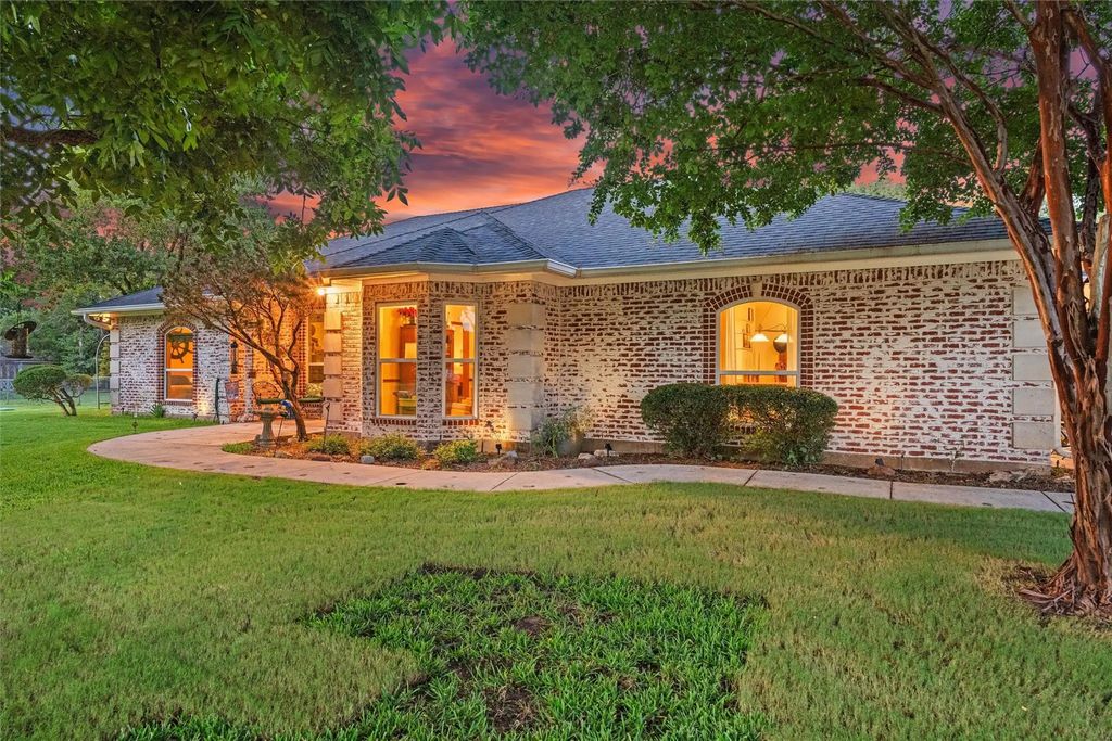 128 Meandering Way, Weatherford