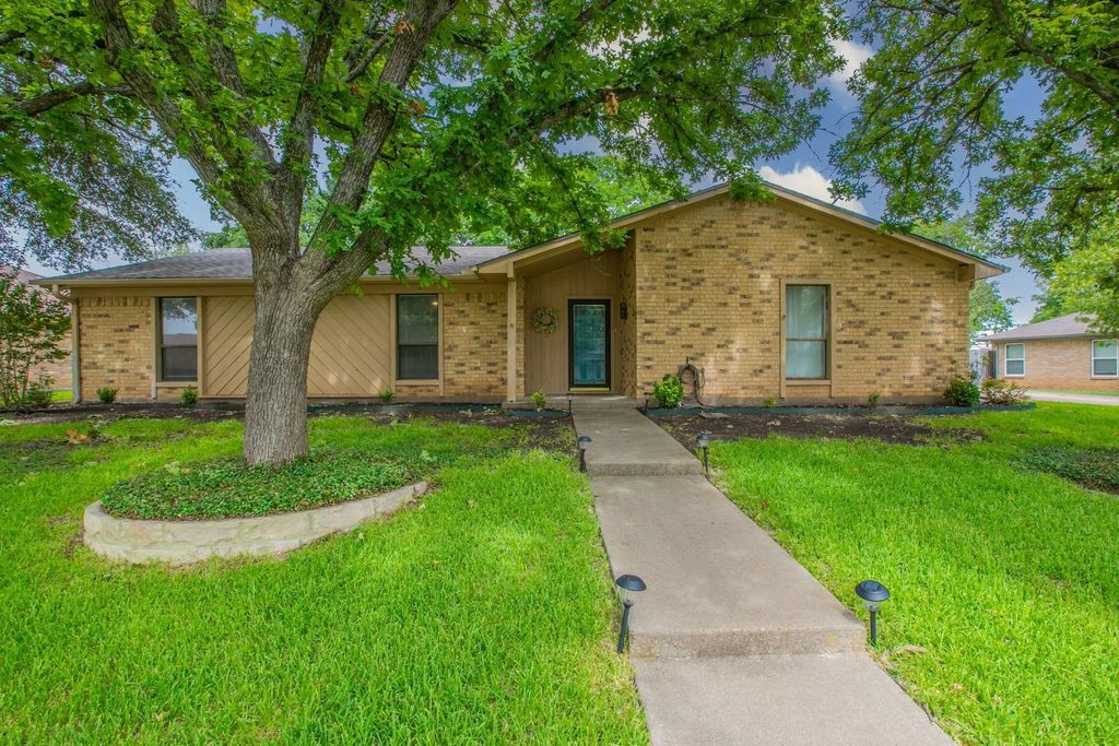 1057 Radisson Drive, Hewitt