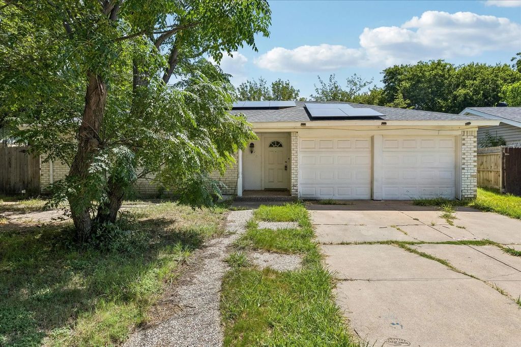 716 Heathcliff Drive, Everman