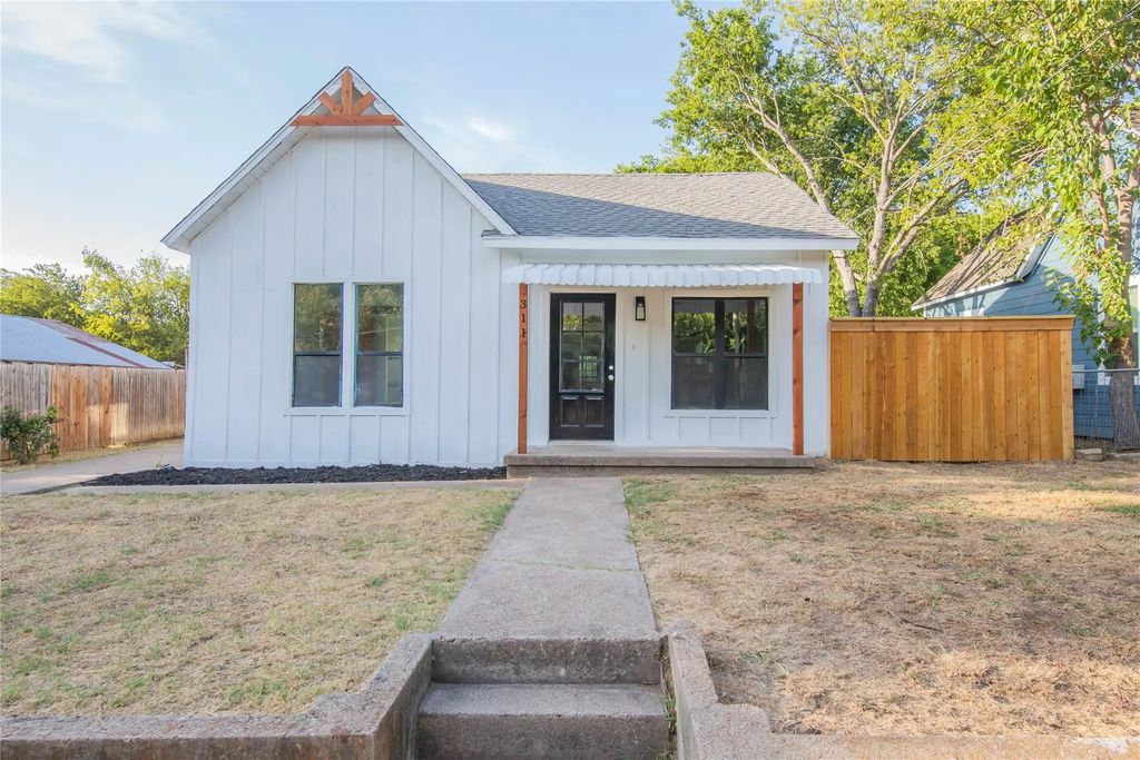 311 Throckmorton, Weatherford
