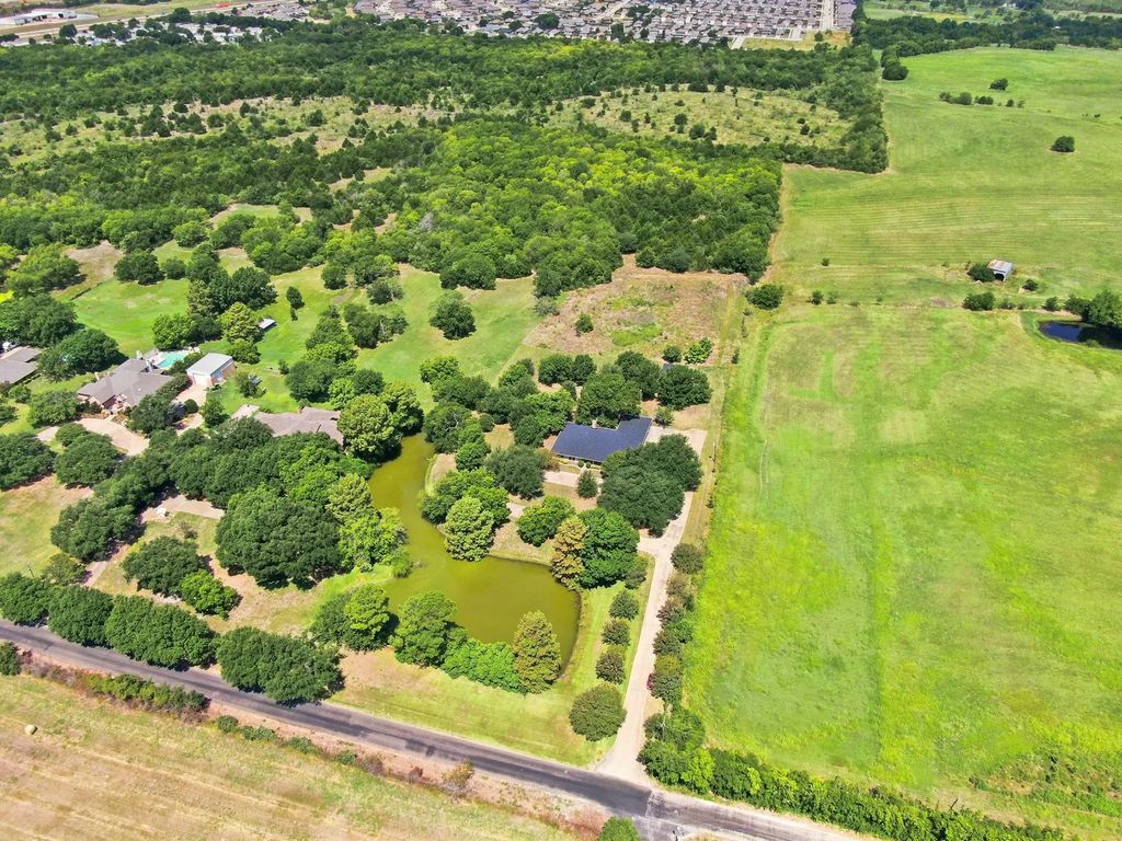 2000 Crisp Road, Ennis