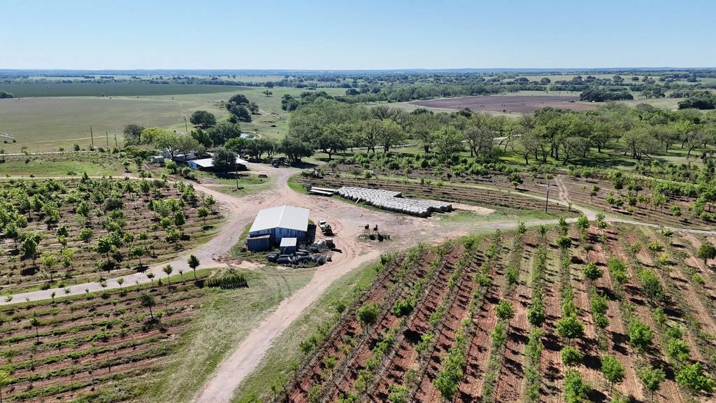 401 County Road 326, Comanche