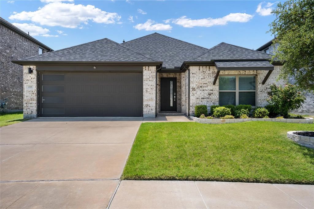 218 Brookview Drive, Lavon