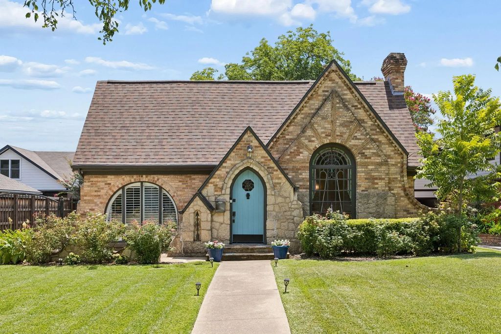 5542 Mccommas Boulevard, Dallas
