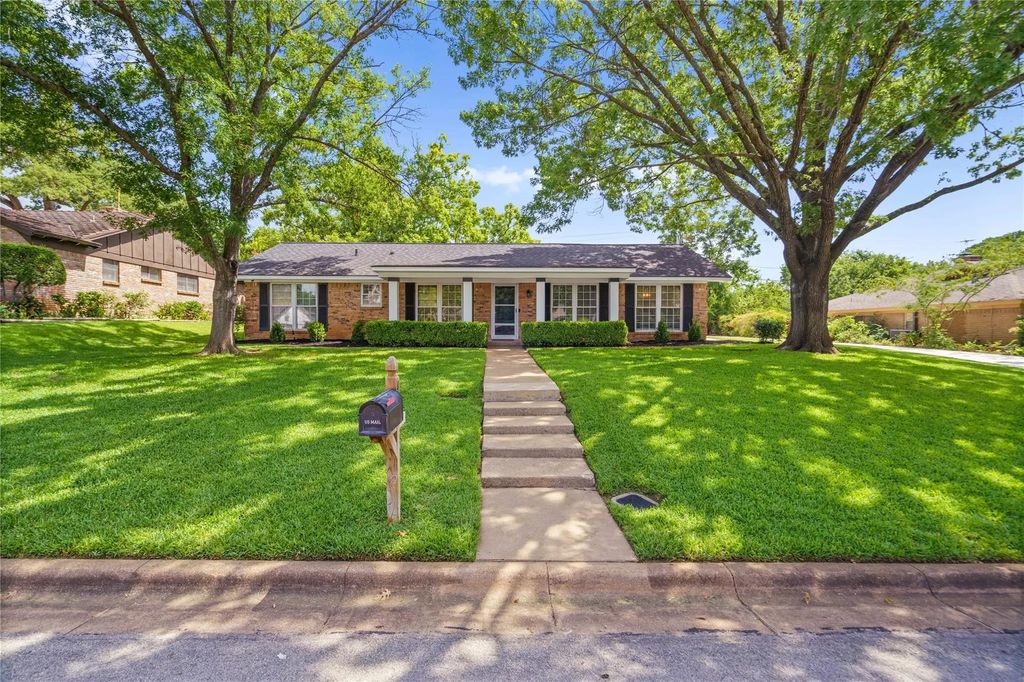 409 Summit Ridge Drive, Euless