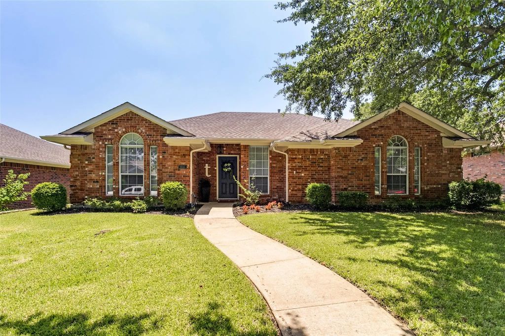 810 Weeping Willow Court, Allen