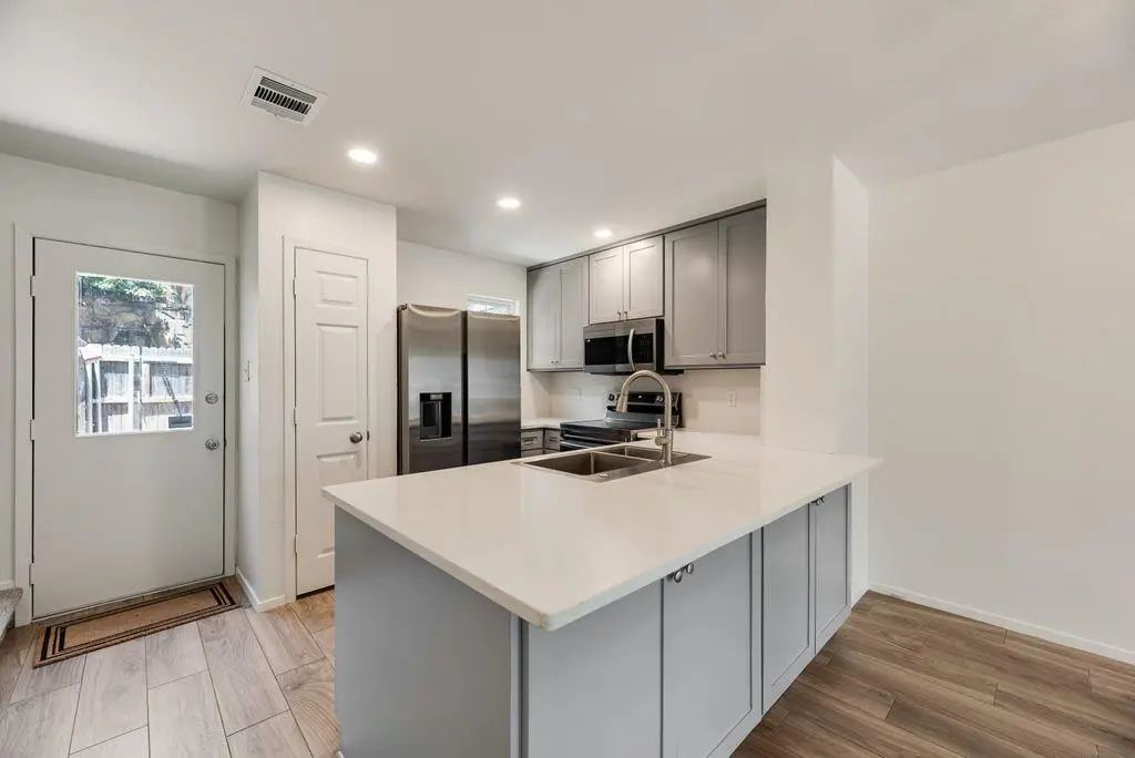 28 Abbey Road, Euless