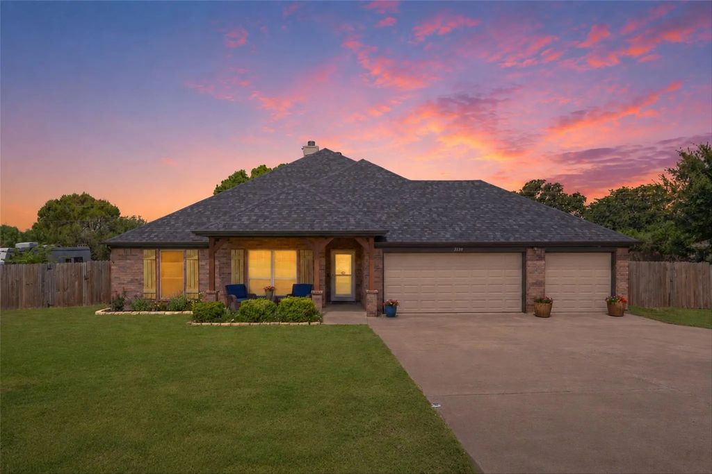 3139 Meandering Way, Granbury