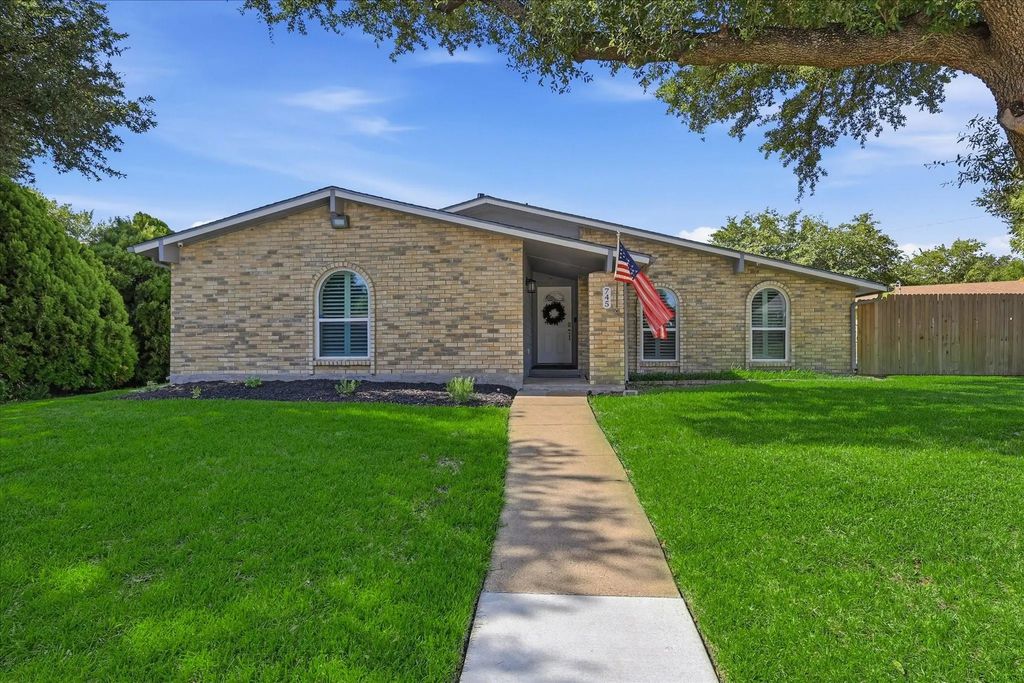 745 Greenhill Lane, Grand Prairie