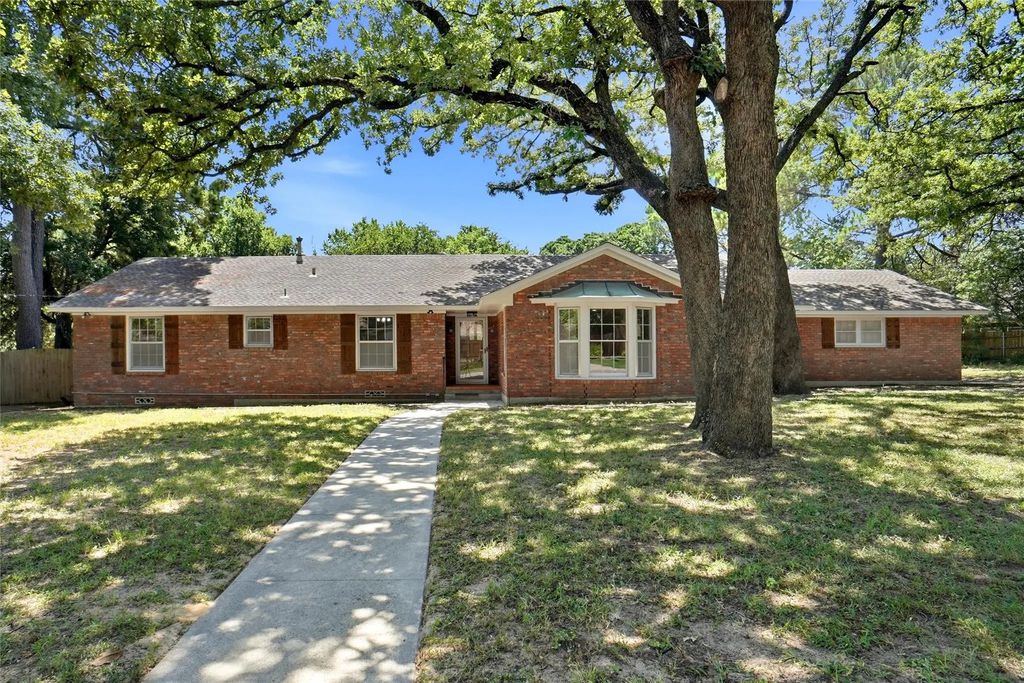 900 Liveoak Street, Denton