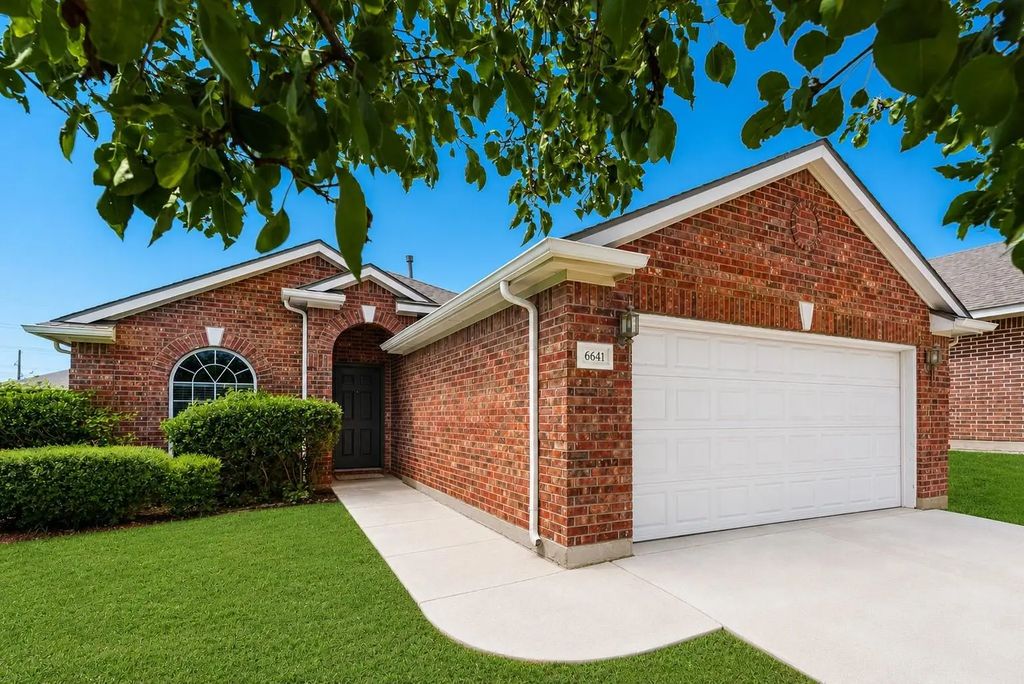 6641 Sierra Madre Drive, Fort Worth