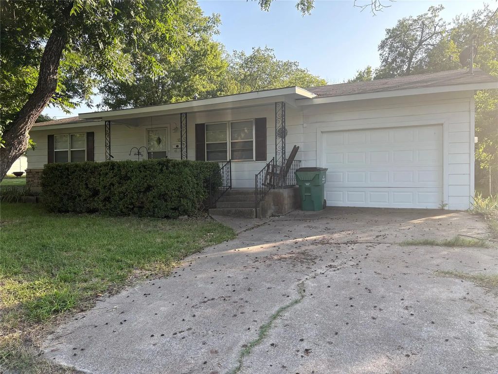307 S Avenue P, Clifton