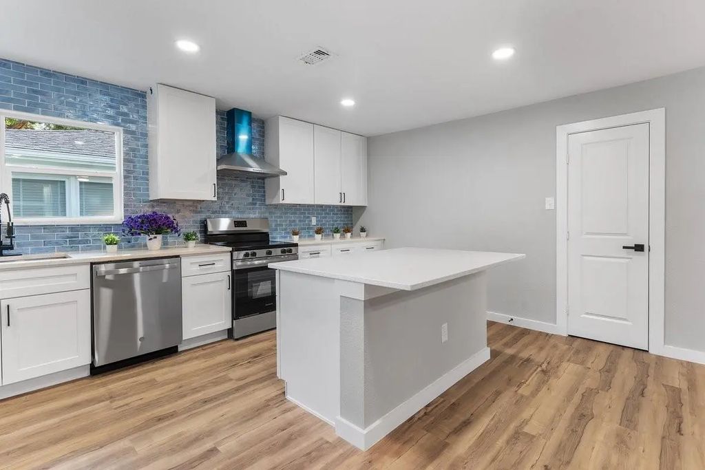 6136 Walnut Drive, Fort Worth
