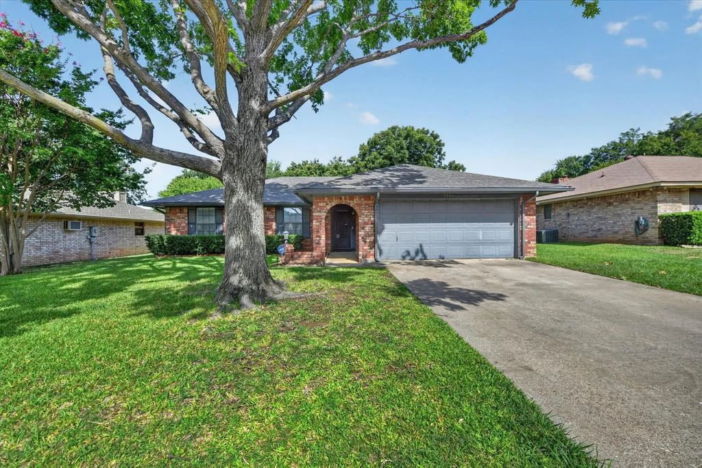 2409 Poppy Lane, Euless