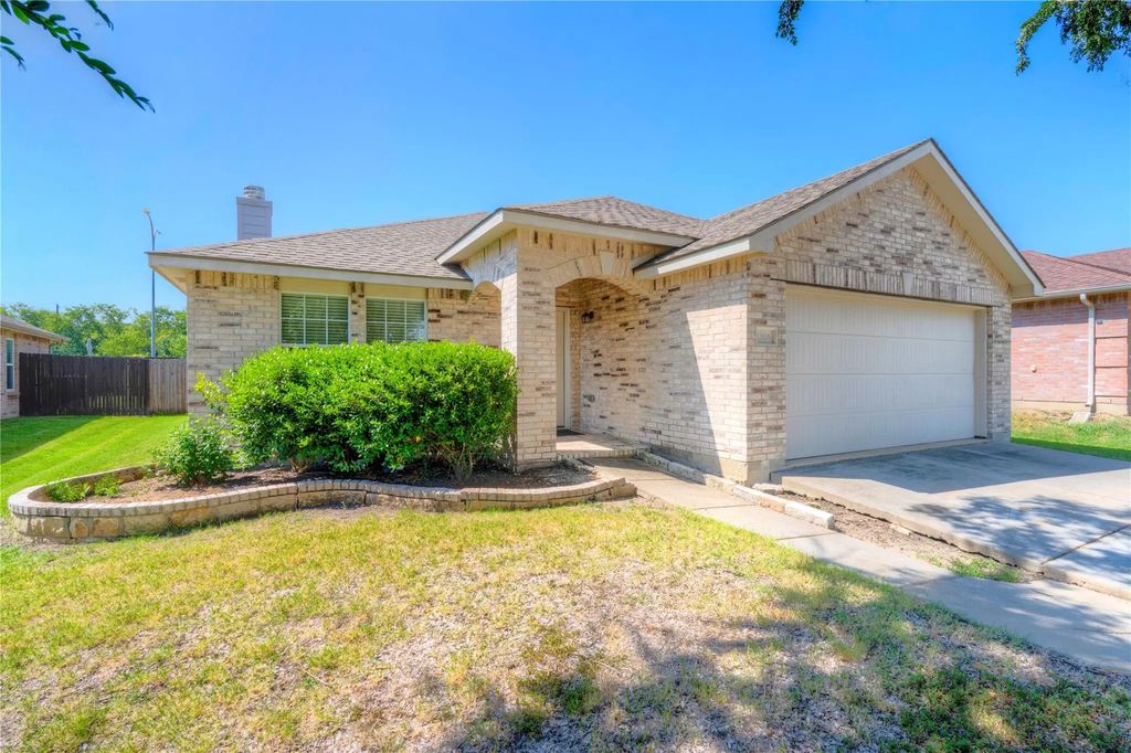 12616 Lost Prairie Drive, Fort Worth