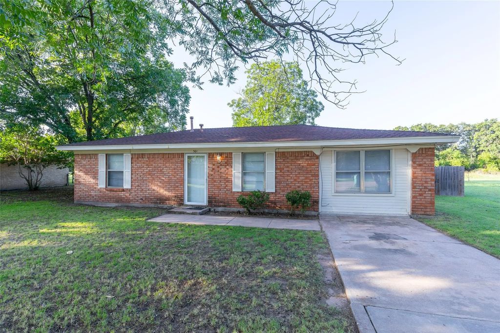 301 Sandy Lane, Clyde