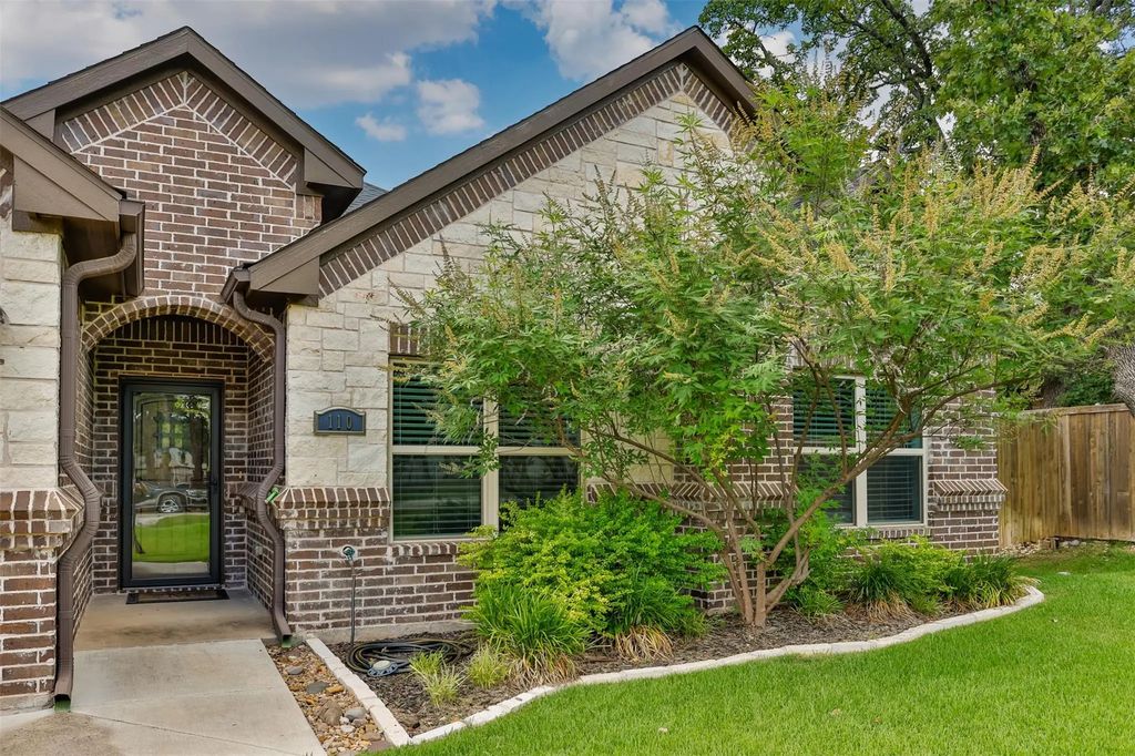 110 E Iriquois Drive, Lake Kiowa