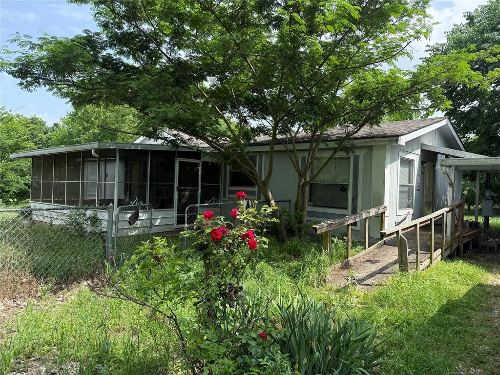 902 Quail Run, Cleburne