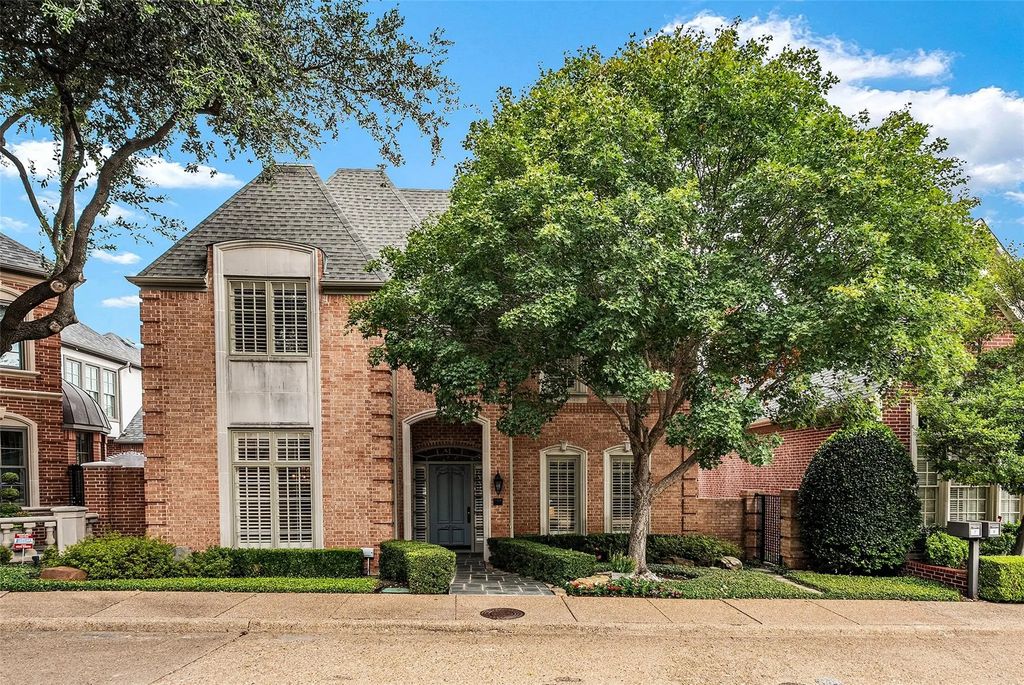 7 Knightwood Court, Dallas