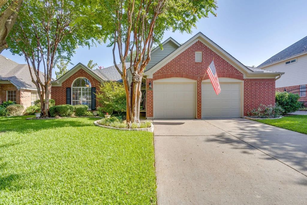 6904 Spring Valley Way, Fort Worth