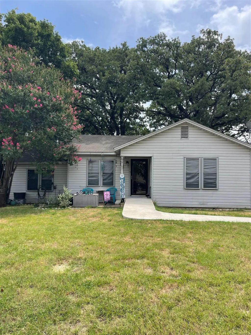 5801 Estes Avenue, Forest Hill