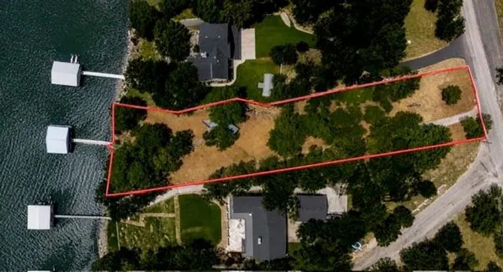260 El Lago, Chico